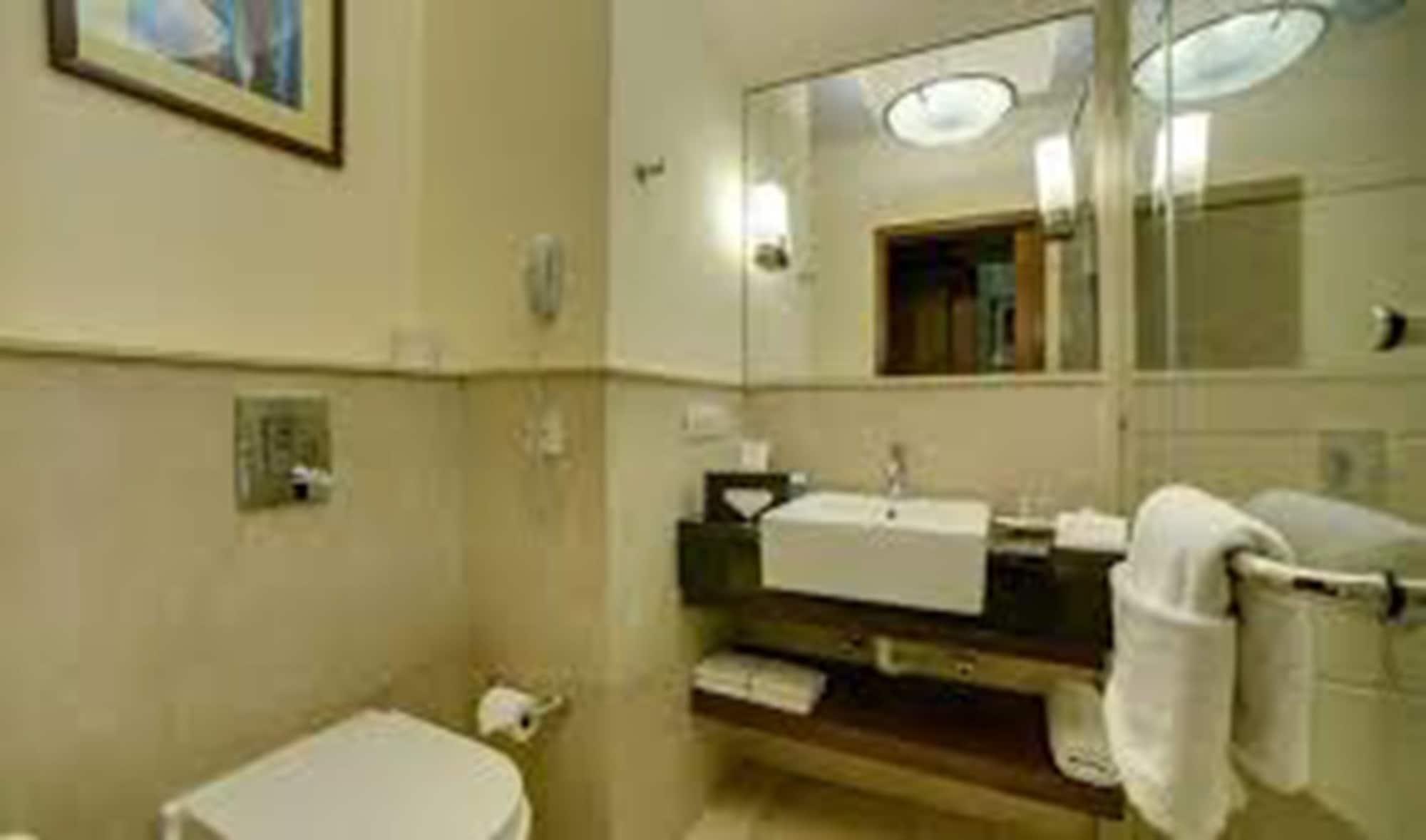 เดอะ มิวส์ สโรวร ปอร์ติโก- กาปาศิระ Hotel เดลี ภายนอก รูปภาพ