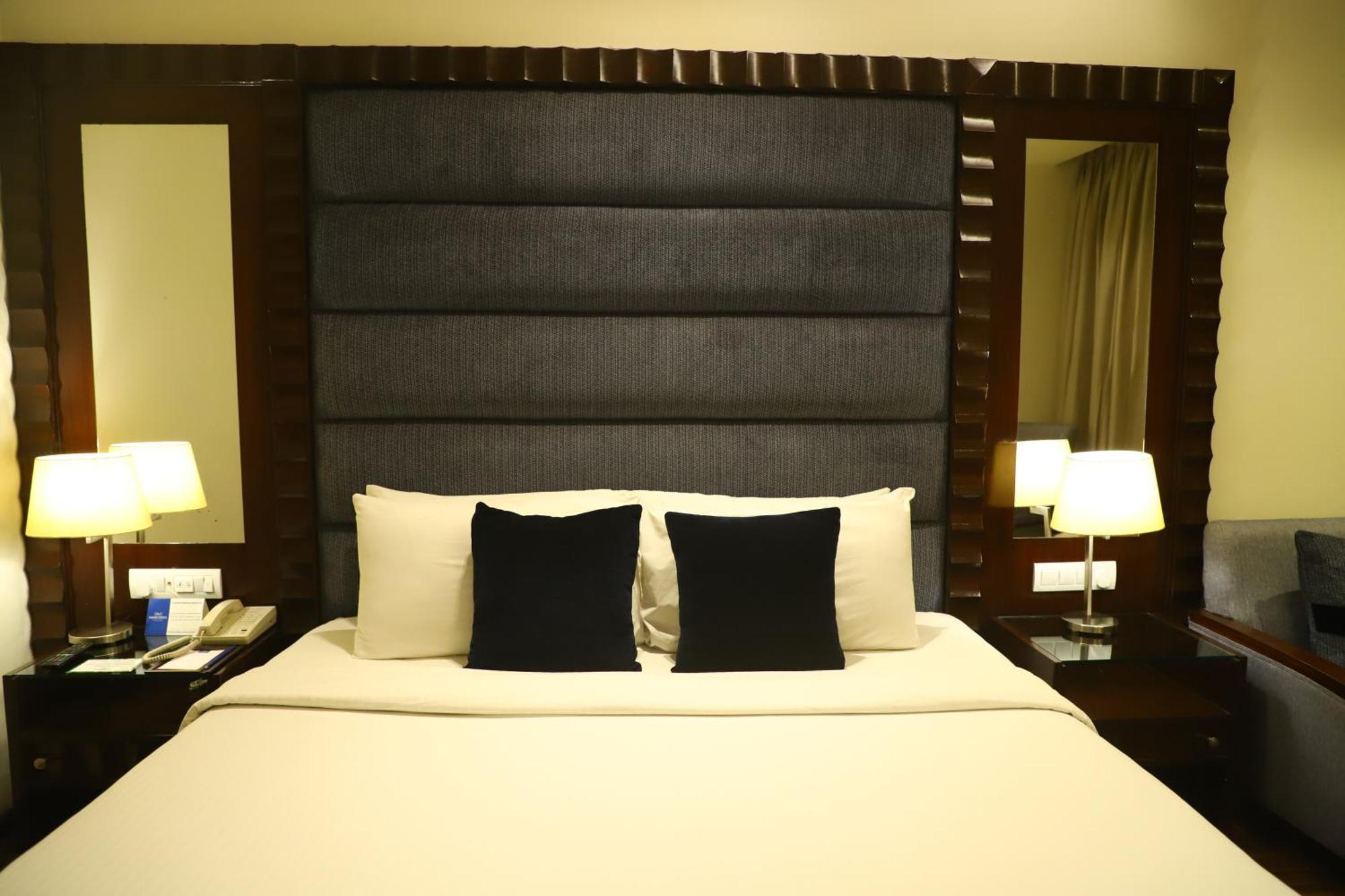 เดอะ มิวส์ สโรวร ปอร์ติโก- กาปาศิระ Hotel เดลี ภายนอก รูปภาพ