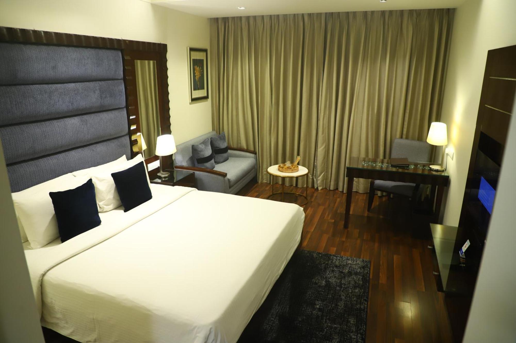 เดอะ มิวส์ สโรวร ปอร์ติโก- กาปาศิระ Hotel เดลี ภายนอก รูปภาพ