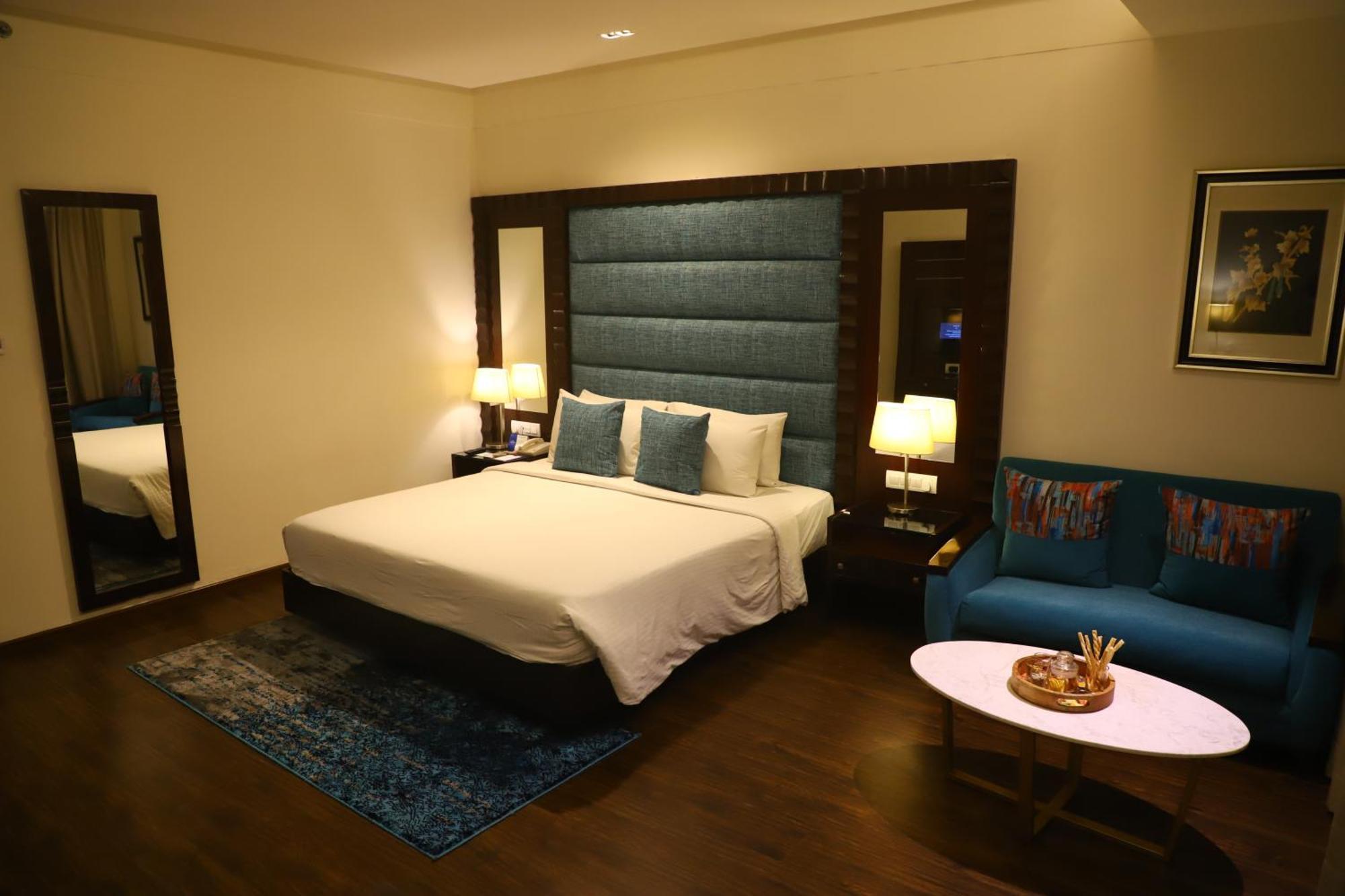 เดอะ มิวส์ สโรวร ปอร์ติโก- กาปาศิระ Hotel เดลี ภายนอก รูปภาพ